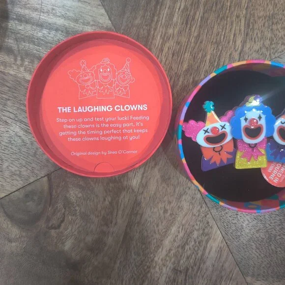 Erstwilder clown  Brooch New - Picture 2 of 3